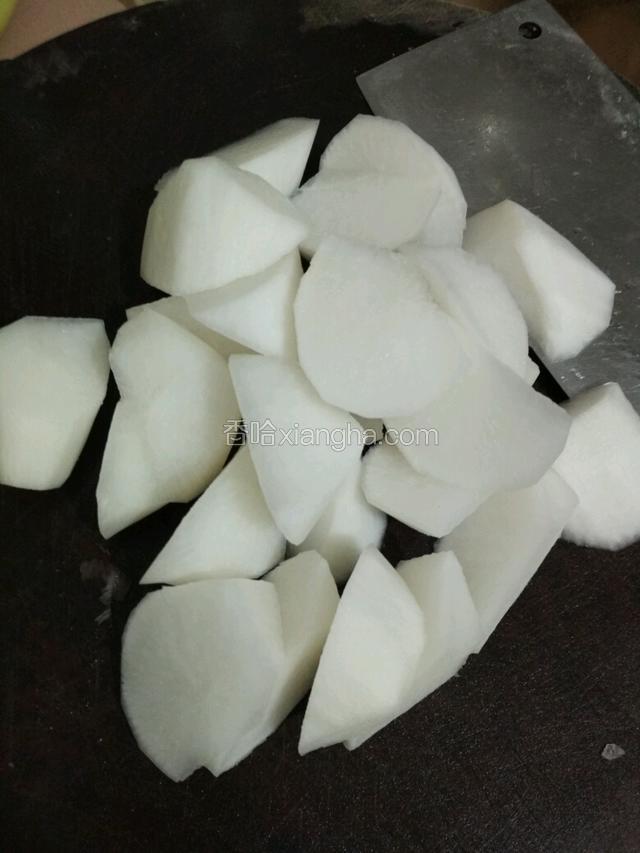 白萝卜去皮滚刀切