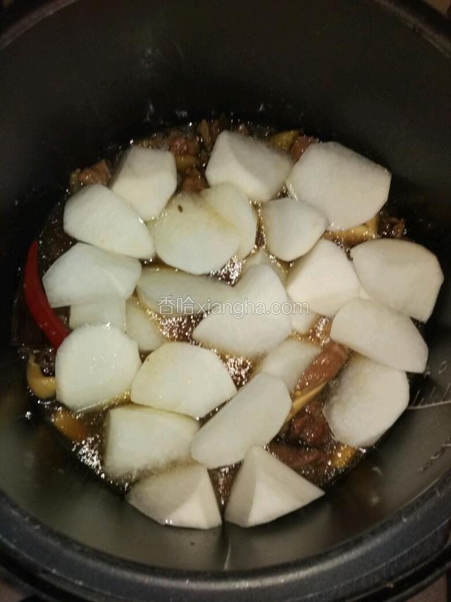 时间到气阀掉下，加入白萝卜