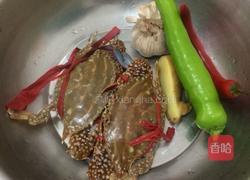 青红椒炒蟹的做法图解1