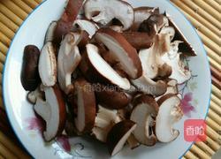 香菇炒腊肉的做法图解2