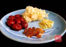 桃胶皂角米炖银耳的做法图解1