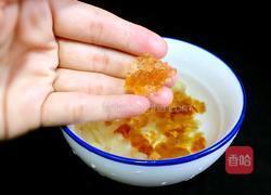 桃胶皂角米炖银耳的做法图解2