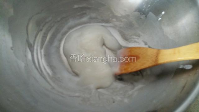 糯米粉加入适量水煮成糊状放凉