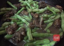 豆角烧鸭的做法图解6