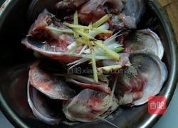 鲢鱼头炖豆腐的做法图解2