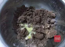 Illustration of how to make sandwich biscuits 4