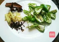 Illustration of how to make green pepper and spicy chicken 2