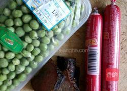 火腿炒豌豆的做法图解1