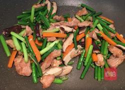 蒜苔香菇炒肉的做法图解10