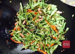 扁豆炒雪菜的做法图解7