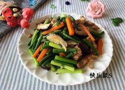 蒜苔香菇炒肉