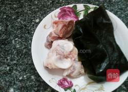 海带炖筒子骨的做法图解1