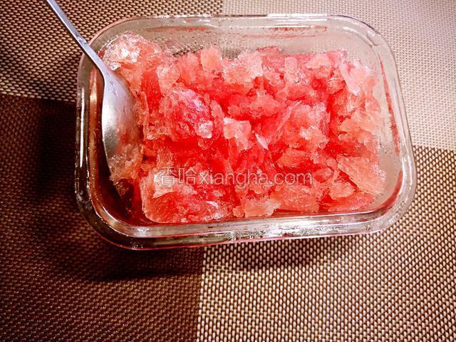 冷冻好的用勺戳开