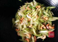 腰果炒芹菜的做法图解10