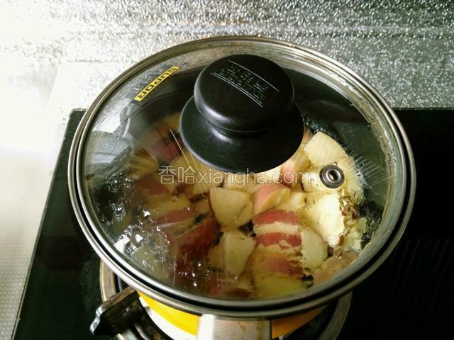 加入全部水，大火煮开，调中火继续煮3-5分钟。