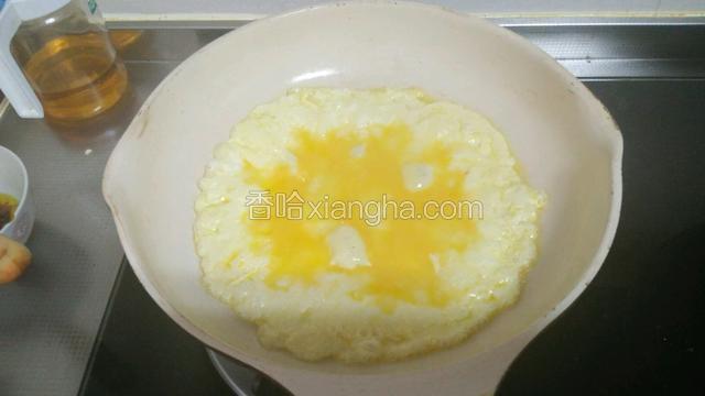 油热下鸡蛋液