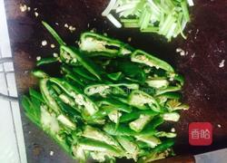 辣椒炒肉丝的做法图解2