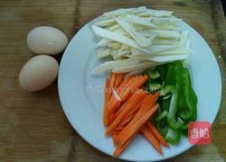 茭白炒鸡蛋的做法图解1