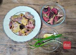 红菇鸡汤的做法图解1