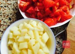 番茄疙瘩土豆汤的做法图解1