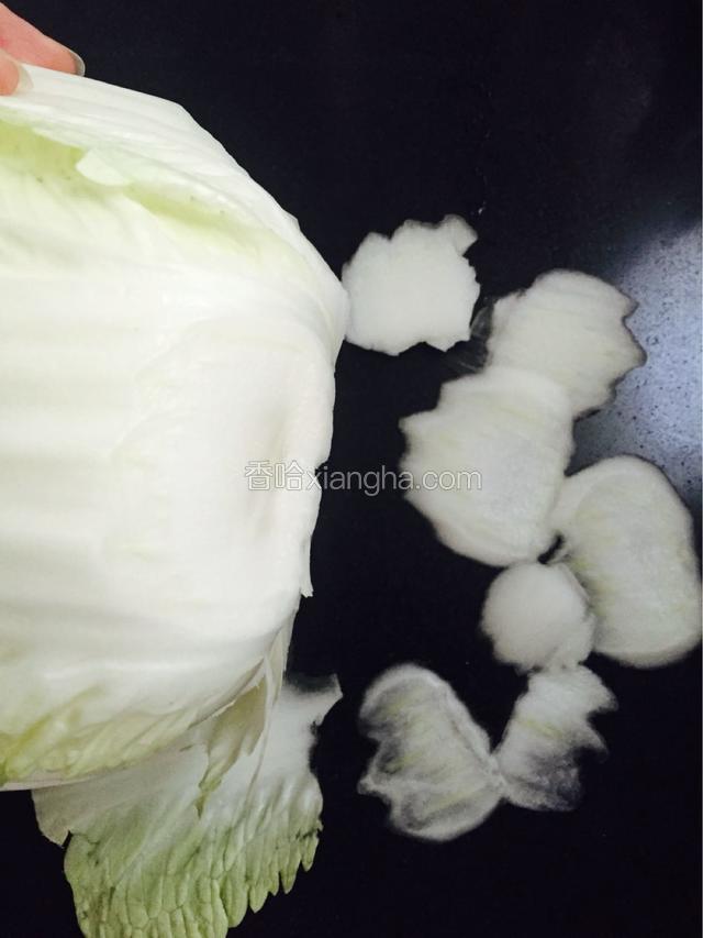 将白菜切片