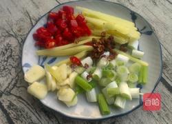 干锅鲫鱼的做法图解1