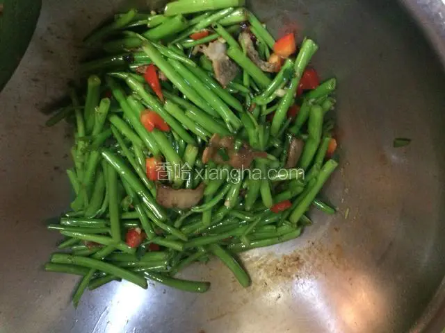 翻炒均匀断生即可