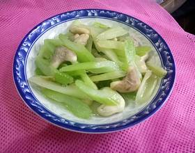 西芹炒菱角[图]