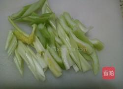 西芹炒菱角的做法图解2