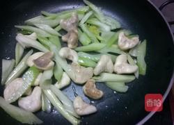 西芹炒菱角的做法图解5