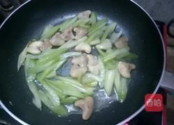 西芹炒菱角的做法图解7