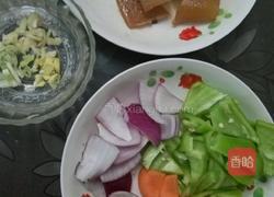 青椒炒肉皮的做法图解2