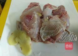 土鸡炖山药的做法图解1