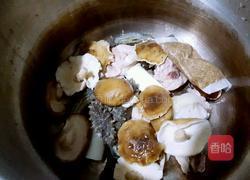 海参香菇煲鸡汤的做法图解7