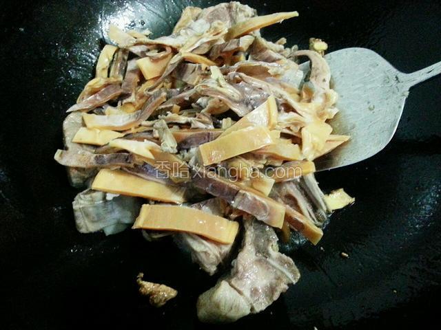 然后放入墨鱼干