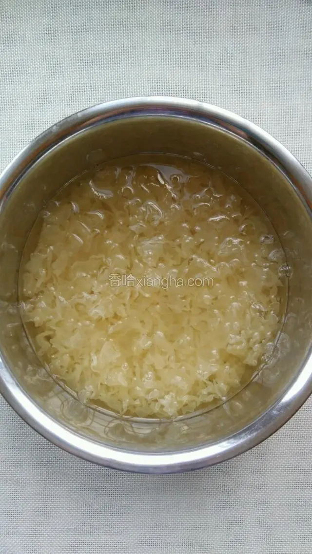 十分钟之后取出料盒即可。（碗太深光线不足，拍不出原有的颜色，实际颜色很漂亮，跟封面图一样^_^）