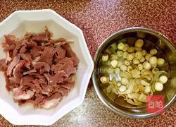 莲子炖猪心的做法图解1