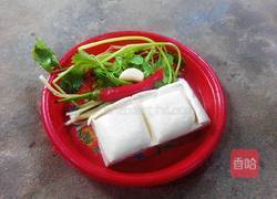 芹菜豆腐的做法图解1