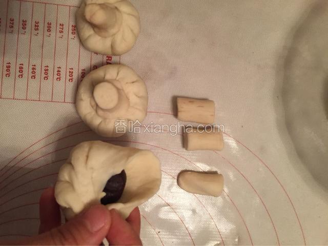 用包包子的方式将它包好。