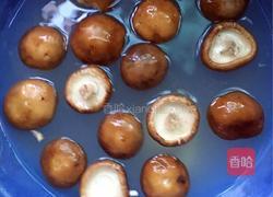 香菇炒腊肉的做法图解3