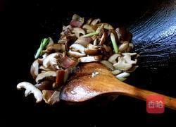 香菇炒腊肉的做法图解7