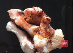 凉拌手撕鸡腿肉 的做法图解1