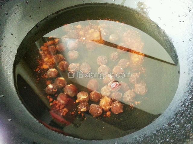 加入适量的水烧开