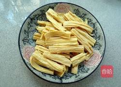 腐竹金针菜鱼汤的做法图解2