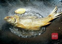 腐竹金针菜鱼汤的做法图解5