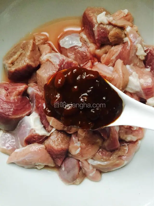 然后加三汤勺海天豆瓣酱