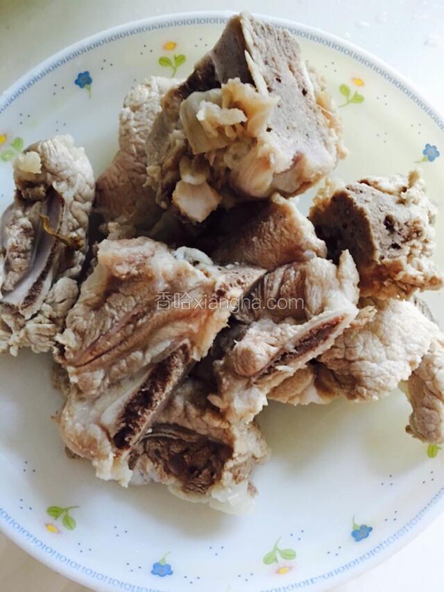 猪骨去血水洗干净