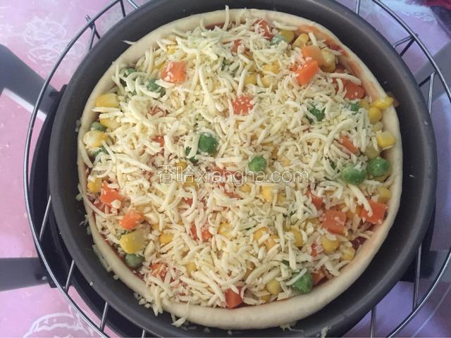 撒适量马苏里拉芝士