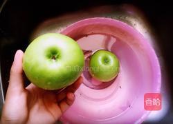 鲜榨苹果汁的做法图解1