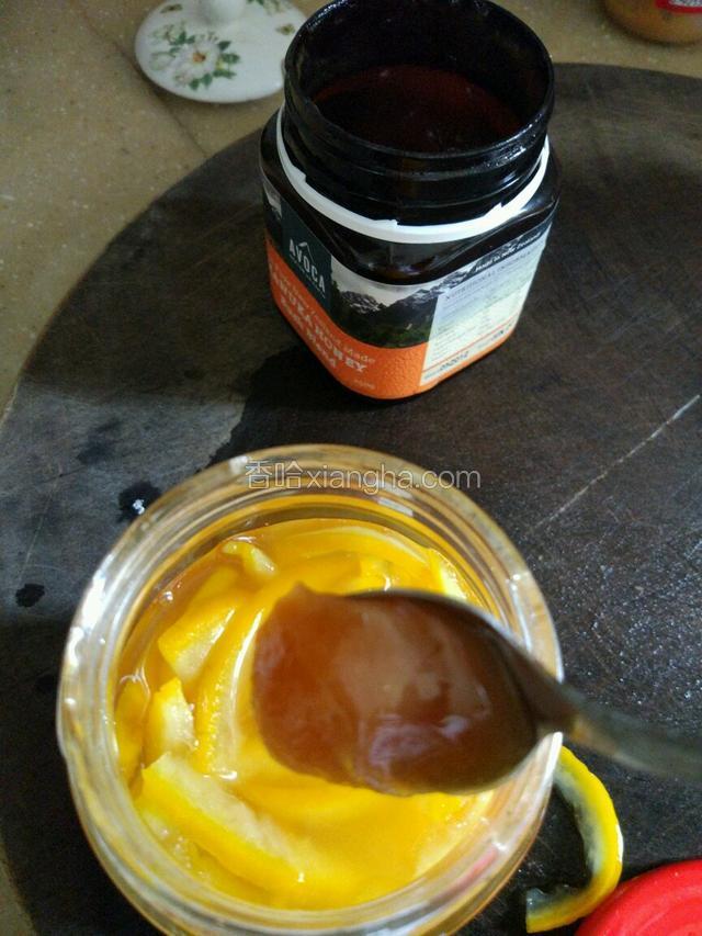 温度降至60℃以下后时加入蜂蜜拌匀！